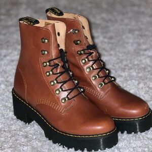 NIB Dr Martens Leona Size US 8 New no Box